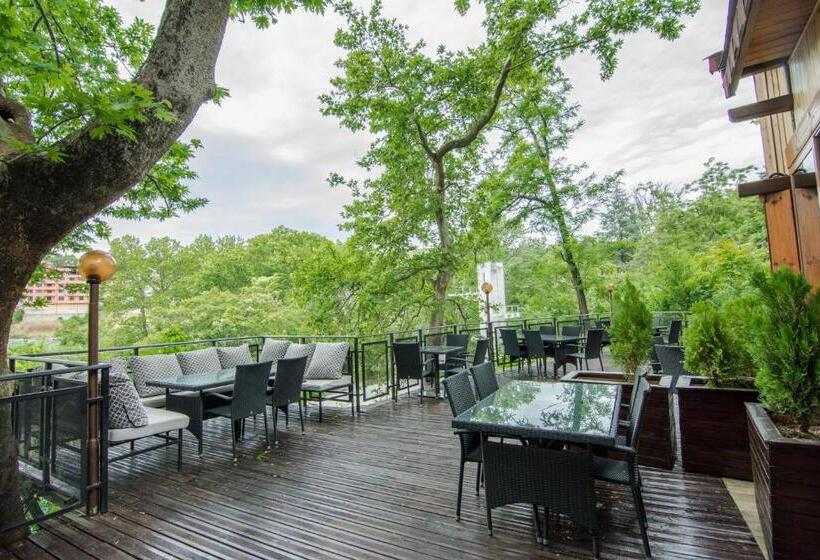 Hostel бунгала сън сити