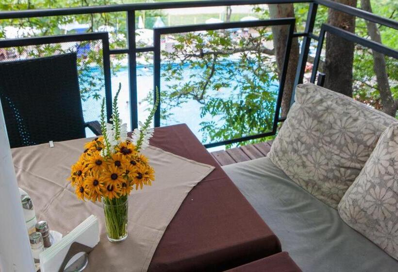 Hostel бунгала сън сити