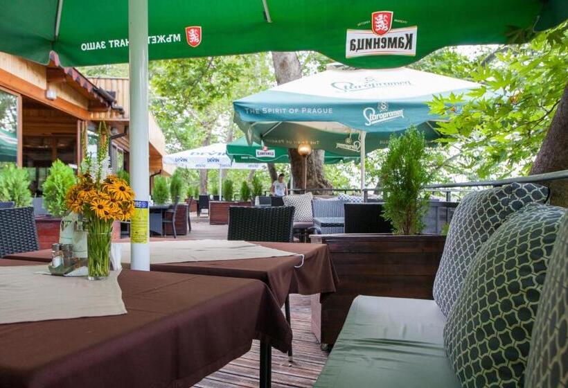 Hostel бунгала сън сити