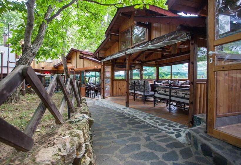 Hostel бунгала сън сити