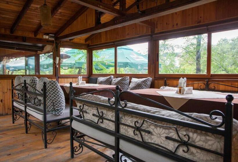 Hostel бунгала сън сити