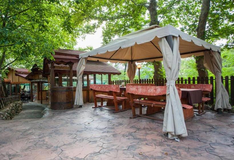 Hostel бунгала сън сити