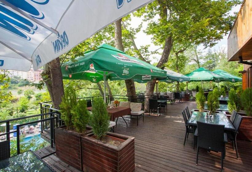 Hostel бунгала сън сити