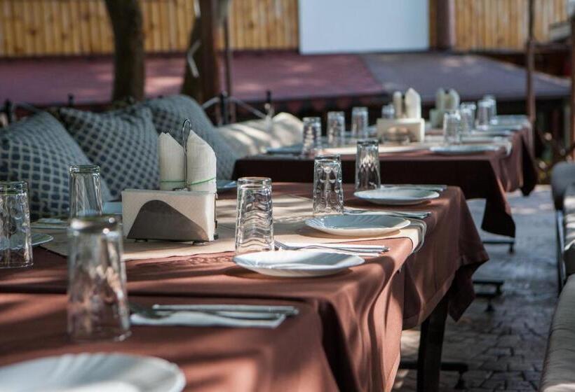 Hostel бунгала сън сити