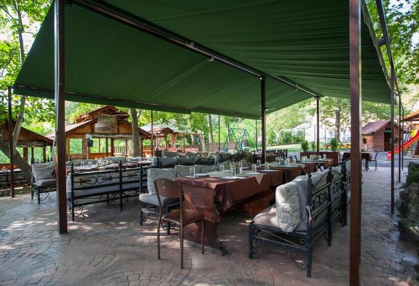 Hostel бунгала сън сити