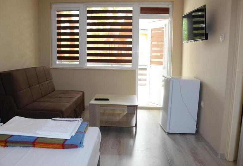 Hostel бунгала сън сити