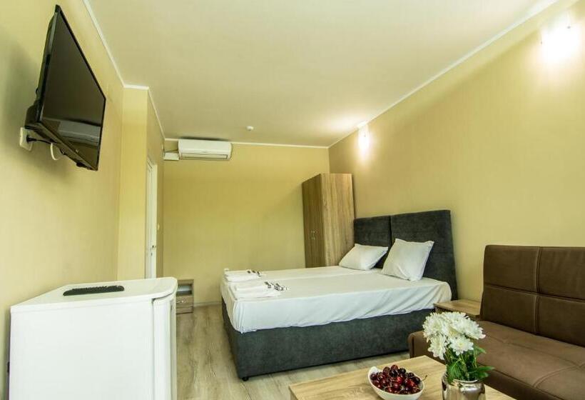 Hostel бунгала сън сити