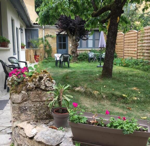 Bed and Breakfast Un Jardin En Ville