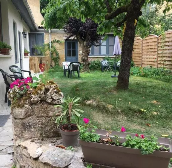 ベッドアンドブレックファースト Un Jardin En Ville