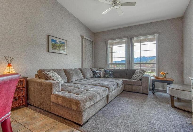 Cozy Fairmont Hot Springs 1br Condo