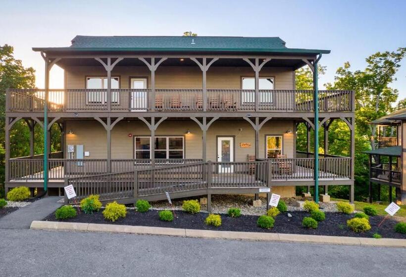 Holiday Special, Theater, Hot Tub, Game Room, 5mins To Dollywood