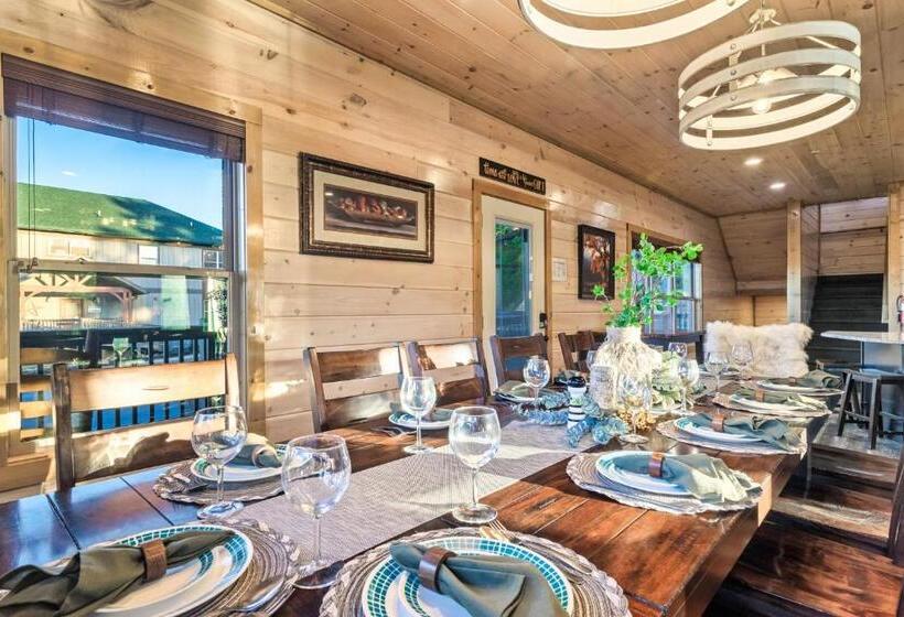 Holiday Special, Theater, Hot Tub, Game Room, 5mins To Dollywood