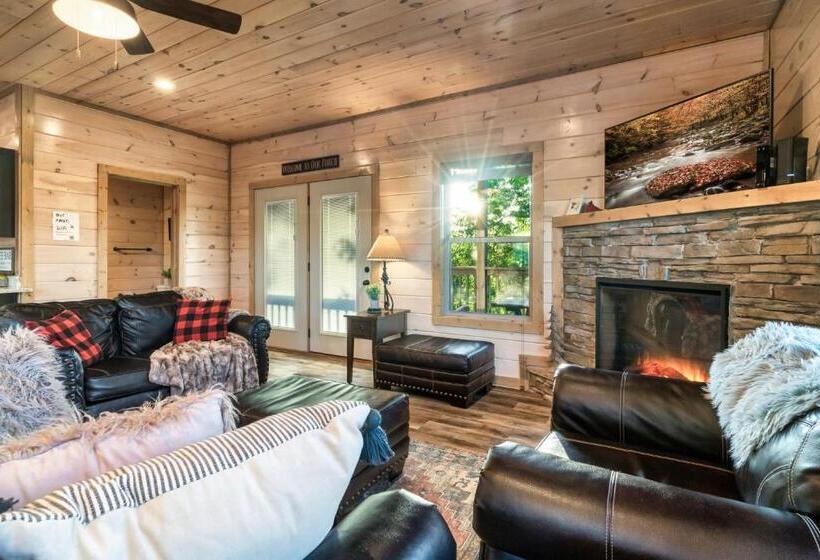 Holiday Special, Theater, Hot Tub, Game Room, 5mins To Dollywood