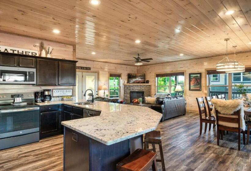 Holiday Special, Theater, Hot Tub, Game Room, 5mins To Dollywood