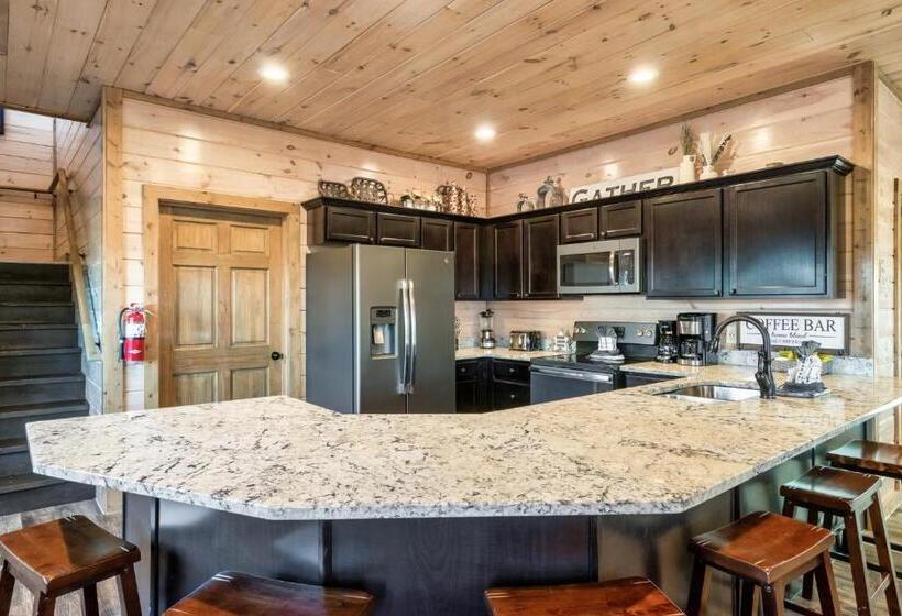 Holiday Special, Theater, Hot Tub, Game Room, 5mins To Dollywood