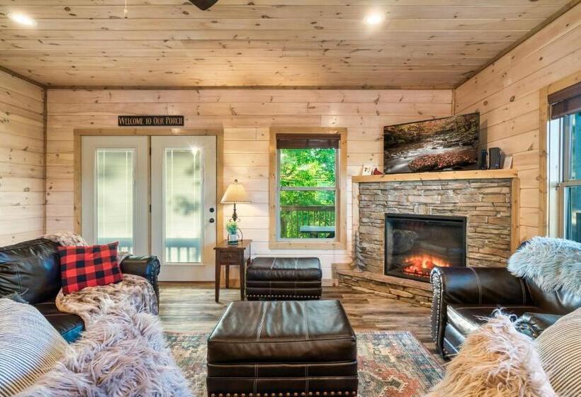 Holiday Special, Theater, Hot Tub, Game Room, 5mins To Dollywood