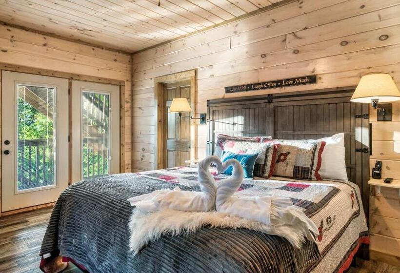 Holiday Special, Theater, Hot Tub, Game Room, 5mins To Dollywood