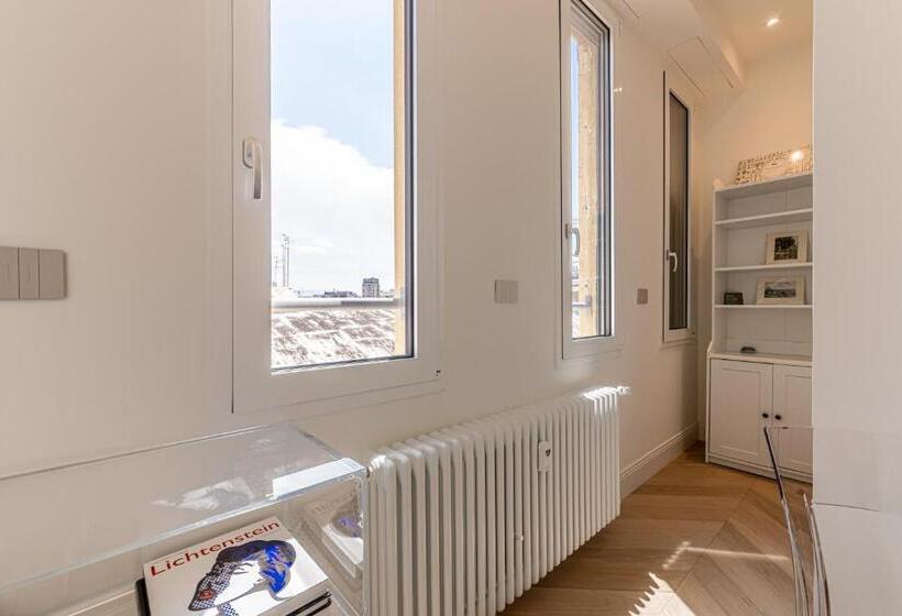 Montenapoleone   Charming Apartment