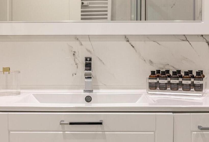 Montenapoleone   Charming Apartment