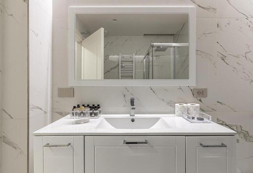 Montenapoleone   Charming Apartment