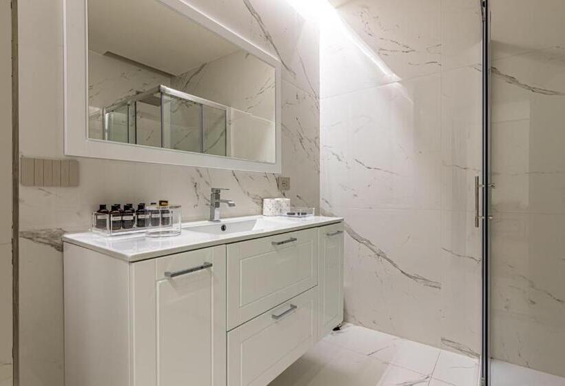 Montenapoleone   Charming Apartment