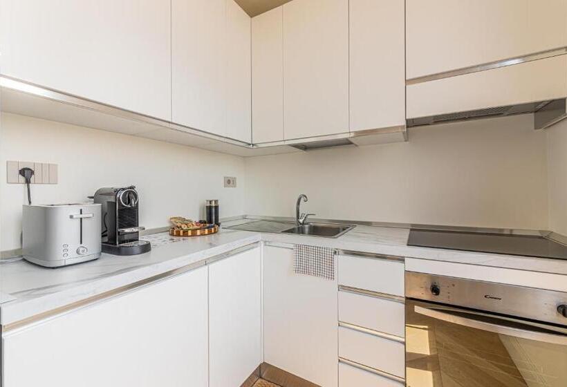 Montenapoleone   Charming Apartment