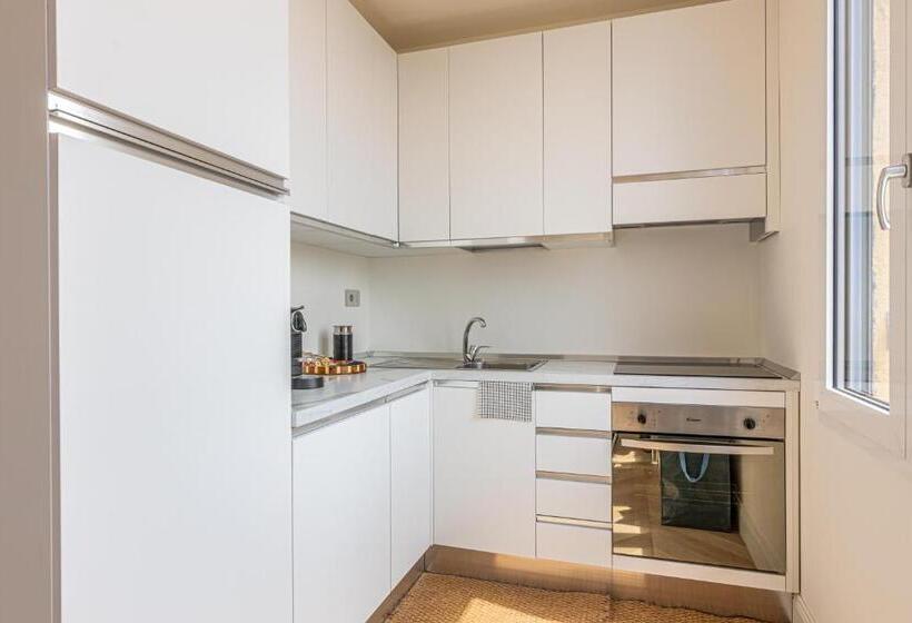 Montenapoleone   Charming Apartment