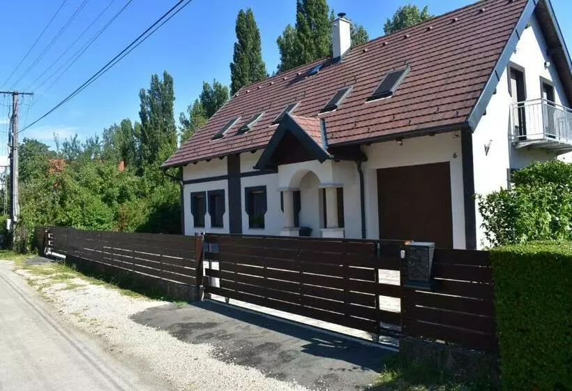 ペンション Sziget Vendégház