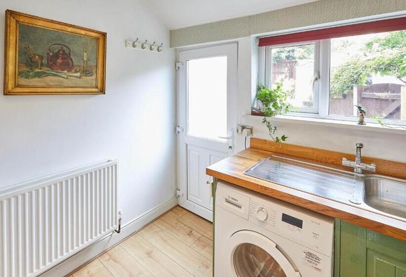 Host & Stay   Elliott Terrace