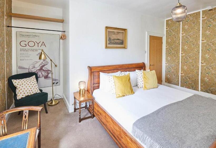 Host & Stay   Elliott Terrace