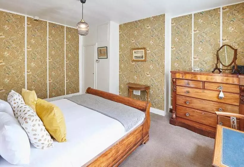 Host & Stay   Elliott Terrace