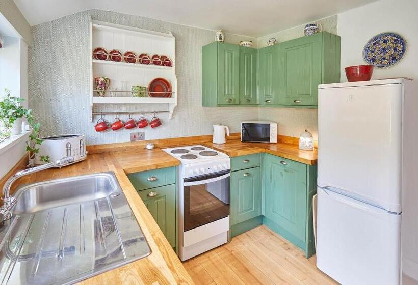 Host & Stay   Elliott Terrace