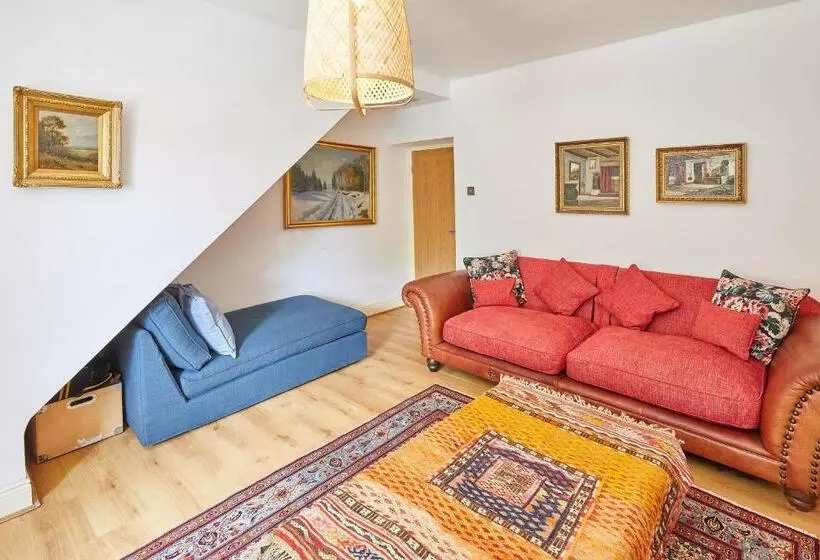 Host & Stay   Elliott Terrace