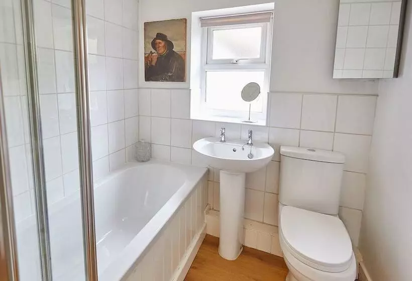 Host & Stay   Elliott Terrace