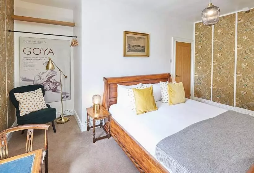 Host & Stay   Elliott Terrace