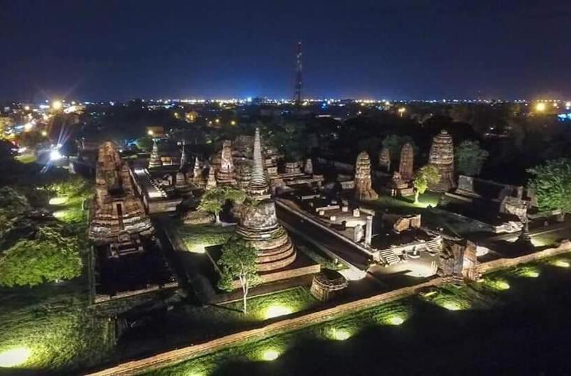 Отель ศรีกรุงดีลักซ์โฮเตล