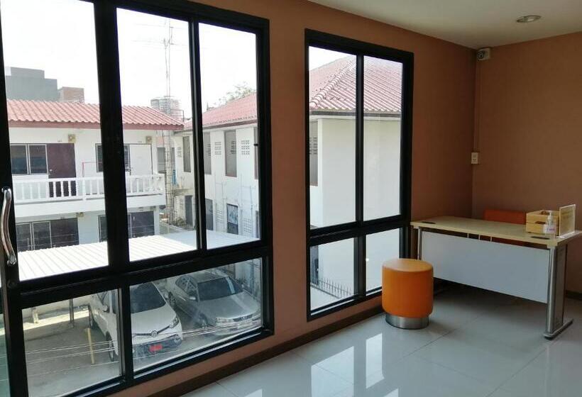 Отель ศรีกรุงดีลักซ์โฮเตล