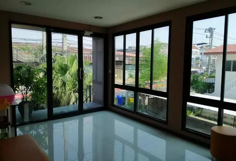 ホテル ศรีกรุงดีลักซ์โฮเตล