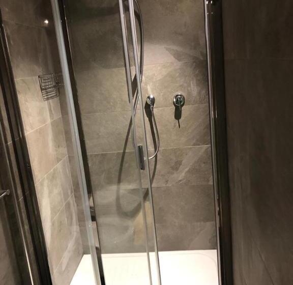 پانسیون Cast Away