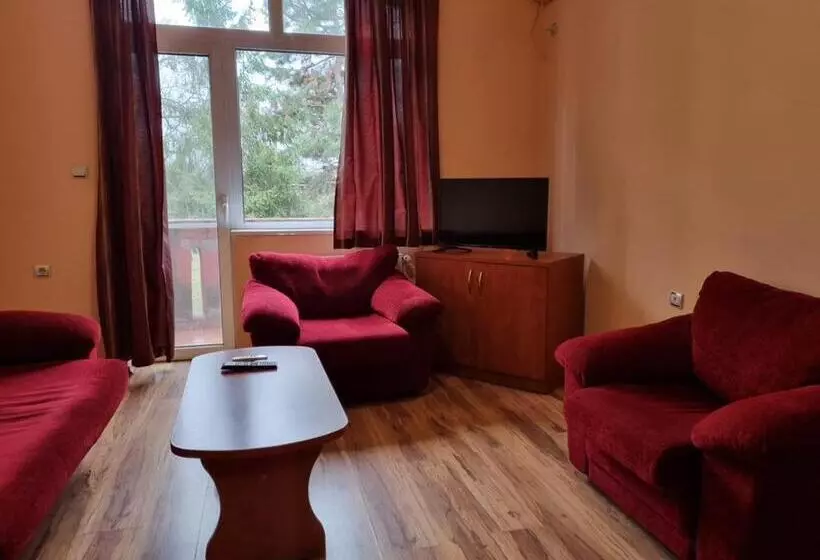 ペンション Family Hotel Rujeta семеен хотел ружета   идеален център