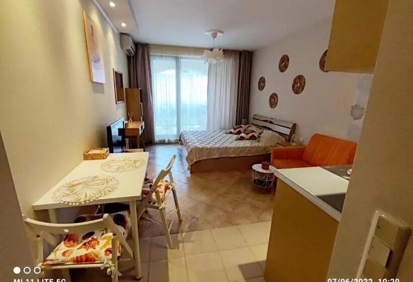 студио Boho Green Life Sozopol
