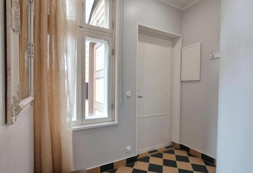 Aia Center Apartment With Sauna