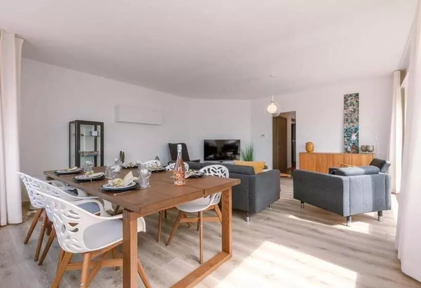 Corner Apartment With Fantastic Sea View
