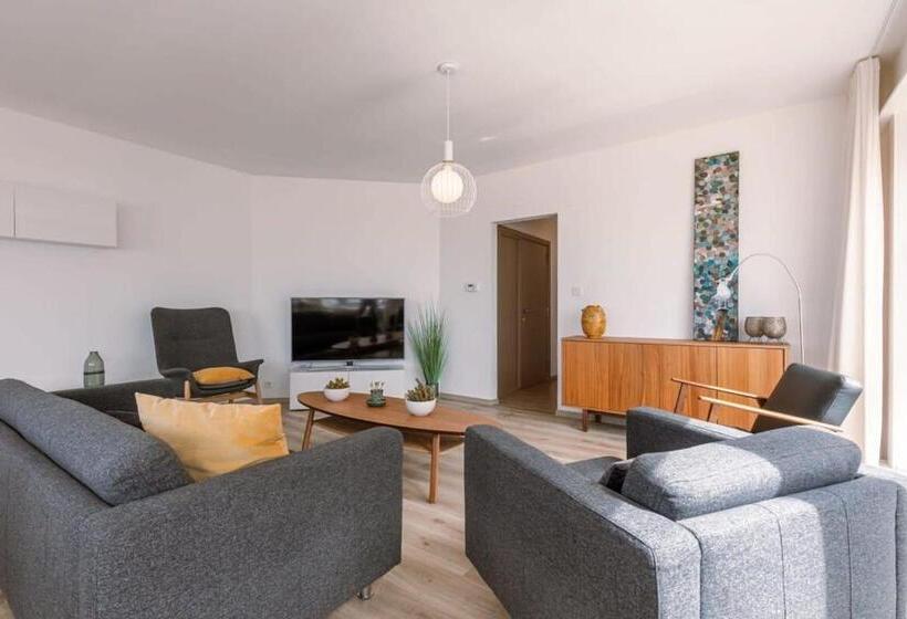 Corner Apartment With Fantastic Sea View