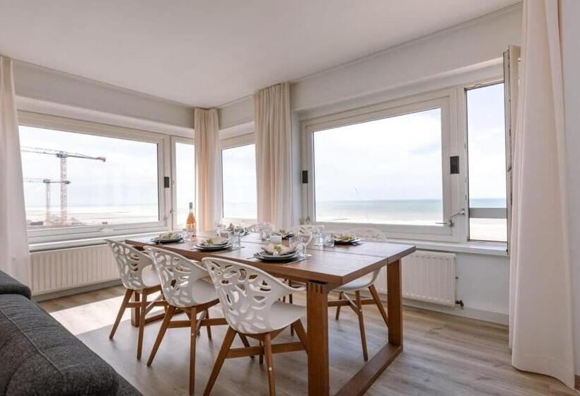 Corner Apartment With Fantastic Sea View