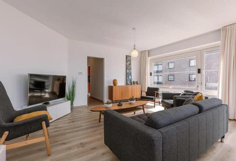 Corner Apartment With Fantastic Sea View