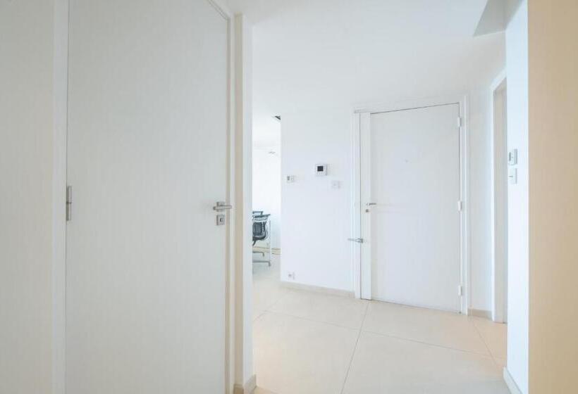 Elegant 3 Room Apartment With Terrace Pool & Island Views