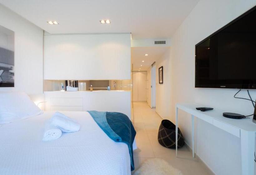 Elegant 3 Room Apartment With Terrace Pool & Island Views