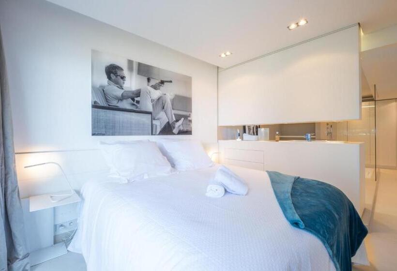 Elegant 3 Room Apartment With Terrace Pool & Island Views