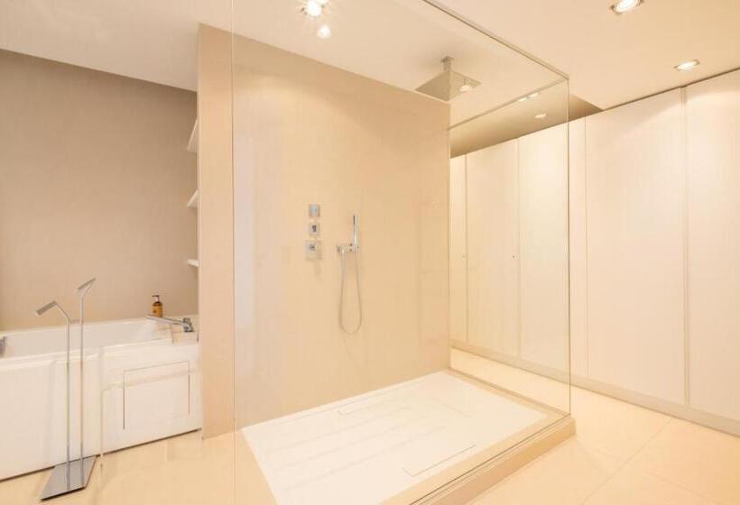 Elegant 3 Room Apartment With Terrace Pool & Island Views